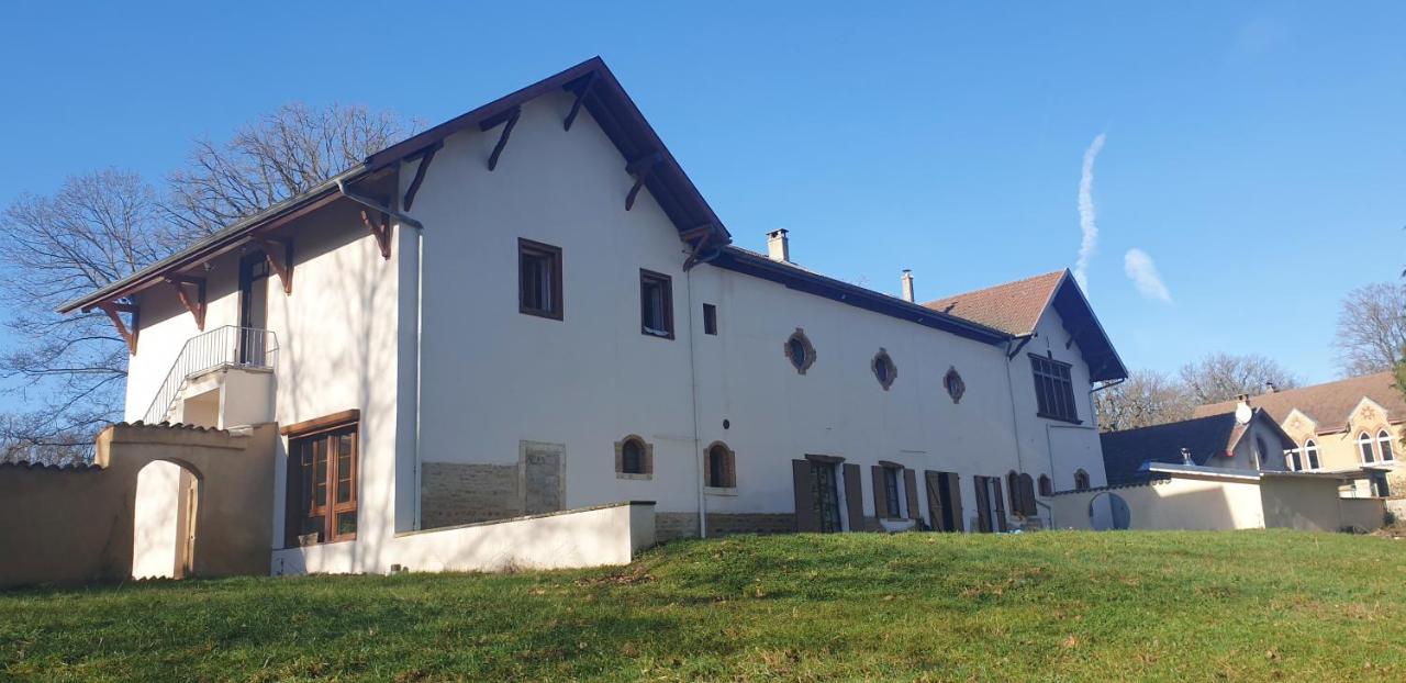 Aux Domaines D'Automne Apartment Peronnas Exterior photo